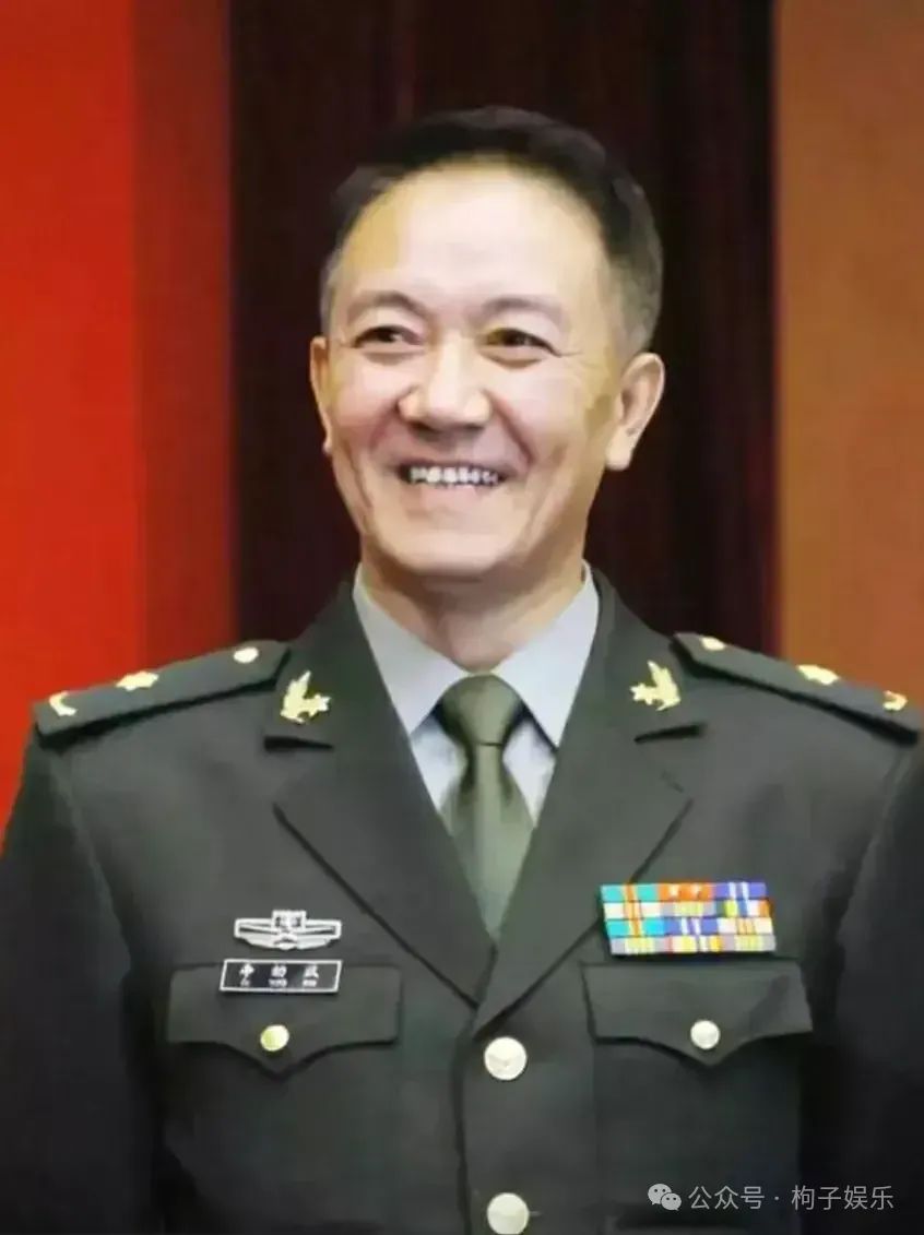 周润发 - 以《赌神》、《英雄本色》而闻名，华语电影界的传奇人物。_周润发语录英雄本色_周润发演英雄本色的故事