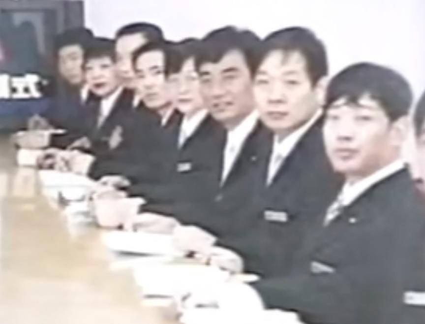 胖东来老板于东来跳舞_胖东来老板于东来现状_胖东来的顾客服务：从心出发的坚持