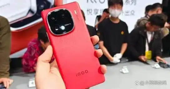 iqoo评测视频王自如_评测iQOO手机的显示效果与体验_手机换背光显示效果差很多