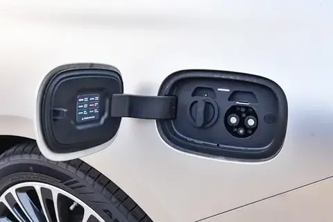 奔驰科技车_如何通过奔驰的科技提升家庭出行？_奔驰科技感强的车型