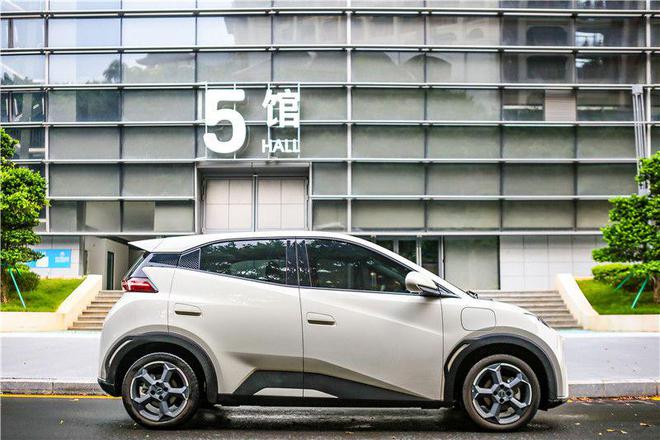 比亚迪海鸥新能源汽车_驾驭未来，体验比亚迪海鸥的魅力_比亚迪汉海鸥翼