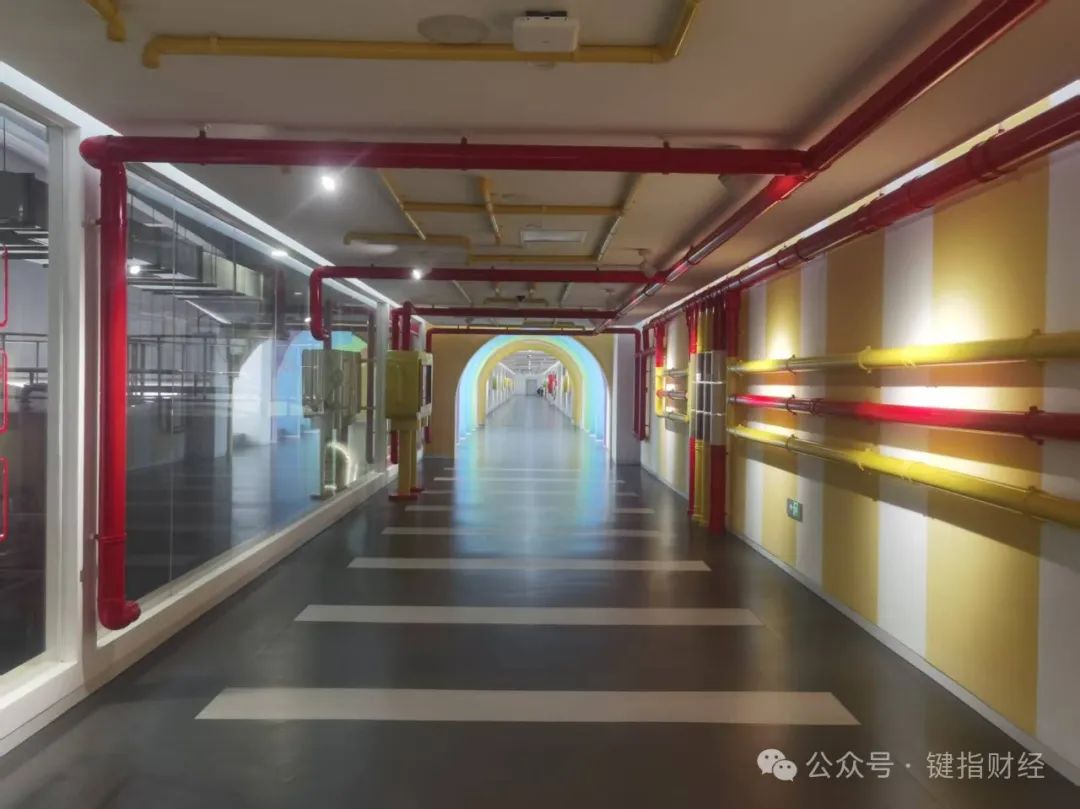 今天上午蜜雪冰城港交所正式挂牌上市，IPO成绩惊艳刷新港股融资认购纪录
