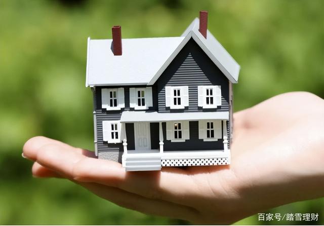 国家政策调控下的房地产行业：王健林、李嘉诚重返市场的信号分析