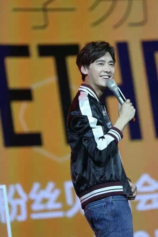 李易峰的演唱会2020_李易峰的歌迷见面会，温情满满_李易峰演唱会内场价格