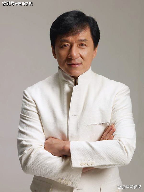 华人骄傲成龙的演艺传奇：生平、地位全揭秘，盘点十部经典电影