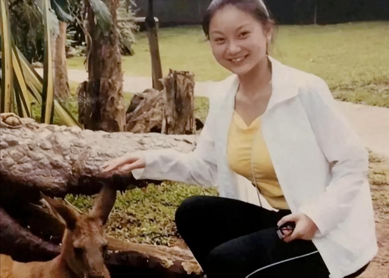 张艺谋有几任妻子_张艺谋电影作品大全_张艺谋