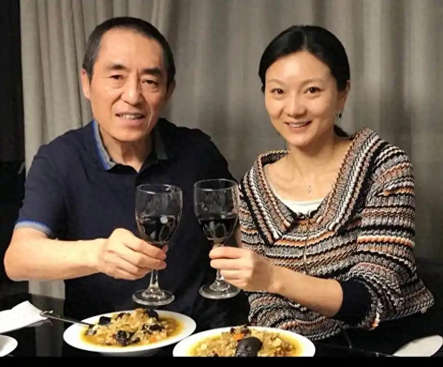 74岁张艺谋与43岁妻子陈婷的婚姻故事：从禁忌到和谐的传奇夫妻关系