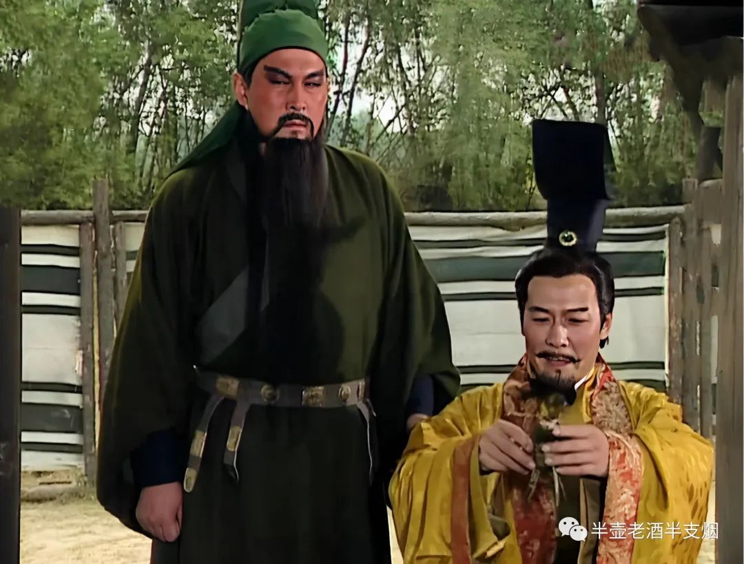 赤壁之战写出了黄盖是怎样的人_黄忠在赤壁之战扮演什么角色_黄忠在赤壁之战中的表现