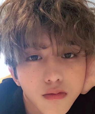 蔡徐坤：从篮球少年到偶像之路，揭秘坤坤的成长故事
